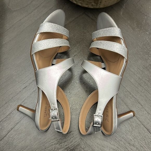 Naturalizer Taimi Heeled Sandal (WIDE) - Picture 8 of 13